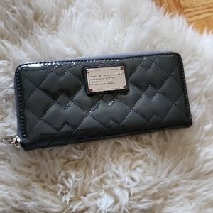 Marc jacobs wallet continental gray in very good condition